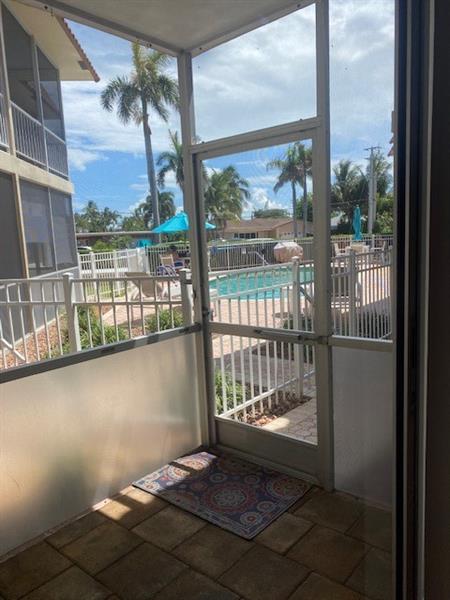 Image 10 of 20 For 2201 9th St  105