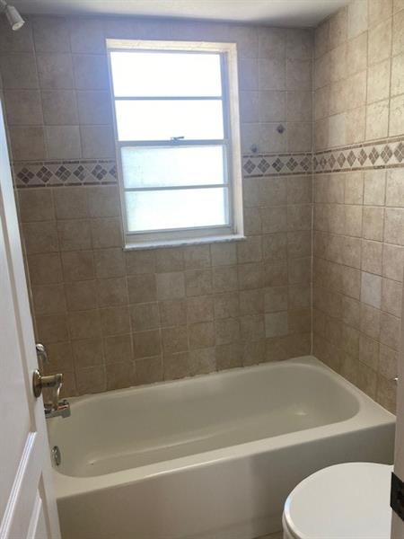 Image 16 of 20 For 2201 9th St  105