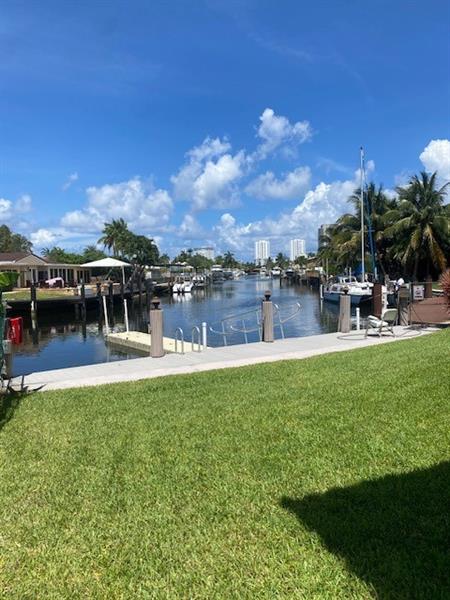 Image 4 of 20 For 2201 9th St  105