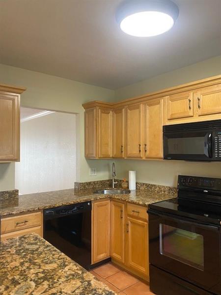 Image 6 of 20 For 2201 9th St  105
