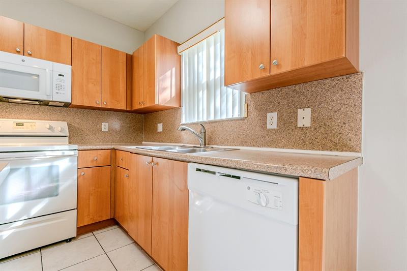 Image 7 of 28 For 1564 31st Ct