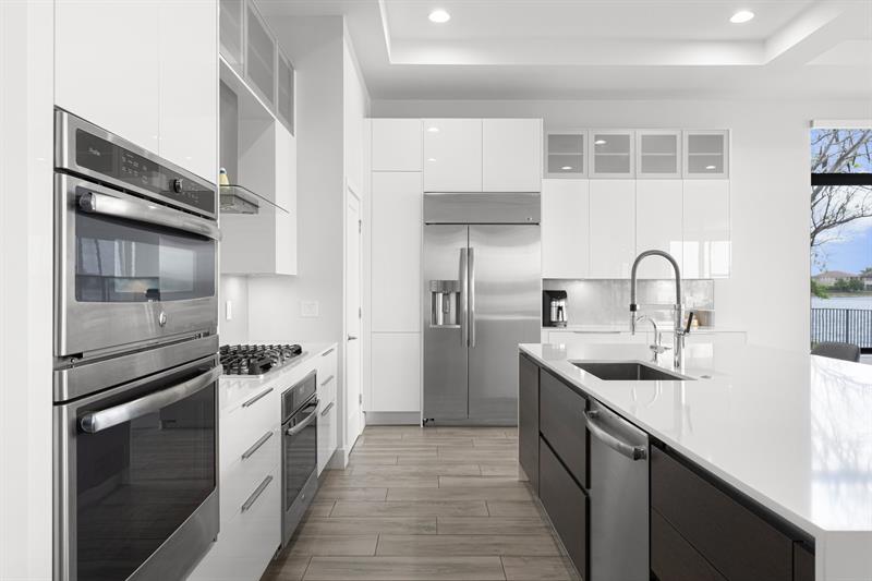 Image 11 of 74 For 8691 Waterview Ter