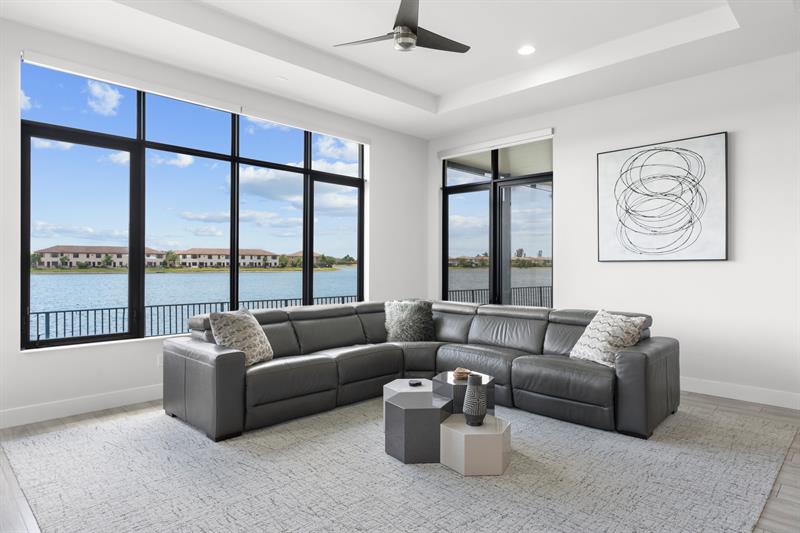 Image 18 of 74 For 8691 Waterview Ter