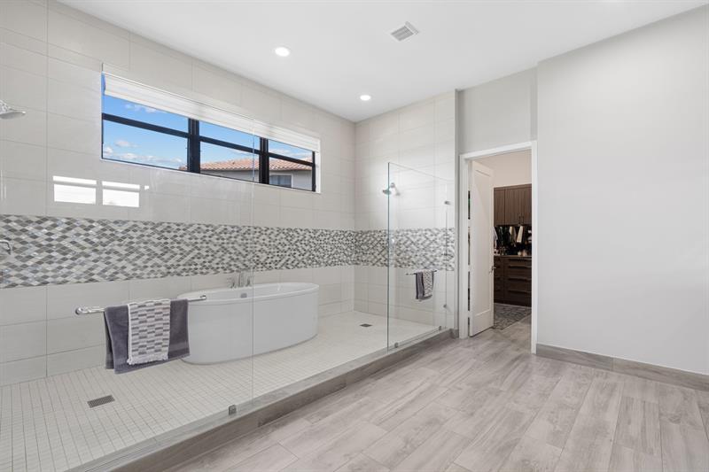 Image 23 of 74 For 8691 Waterview Ter