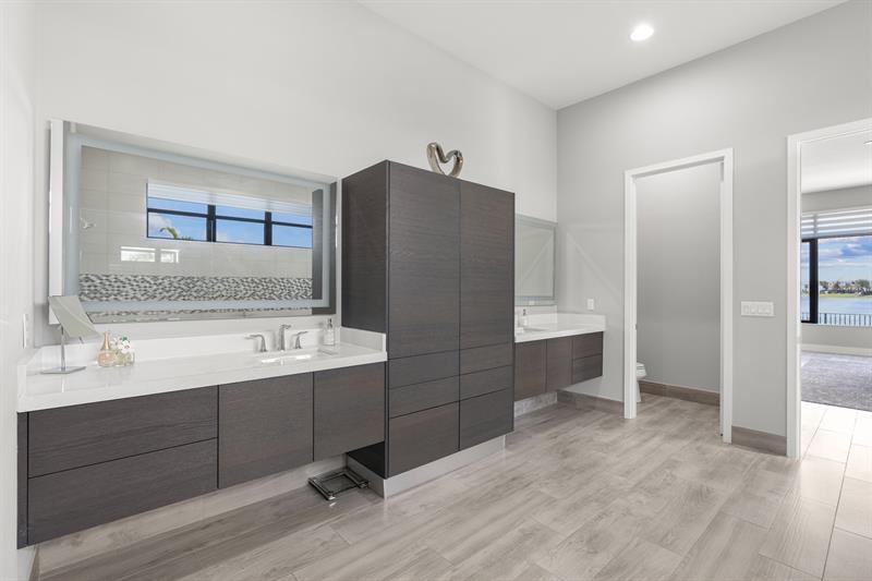 Image 26 of 74 For 8691 Waterview Ter