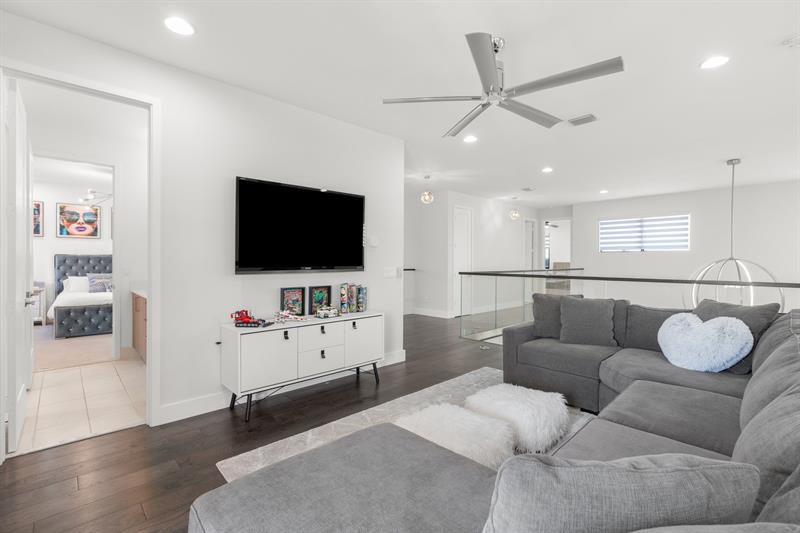 Image 32 of 74 For 8691 Waterview Ter