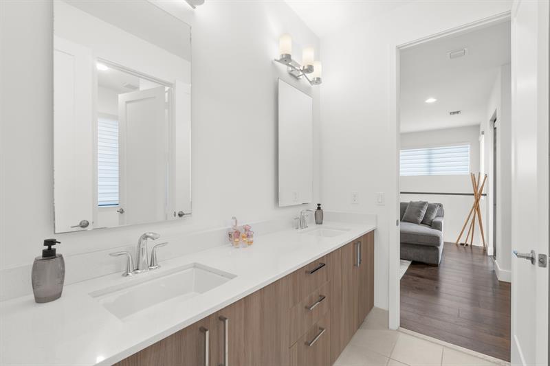 Image 38 of 74 For 8691 Waterview Ter