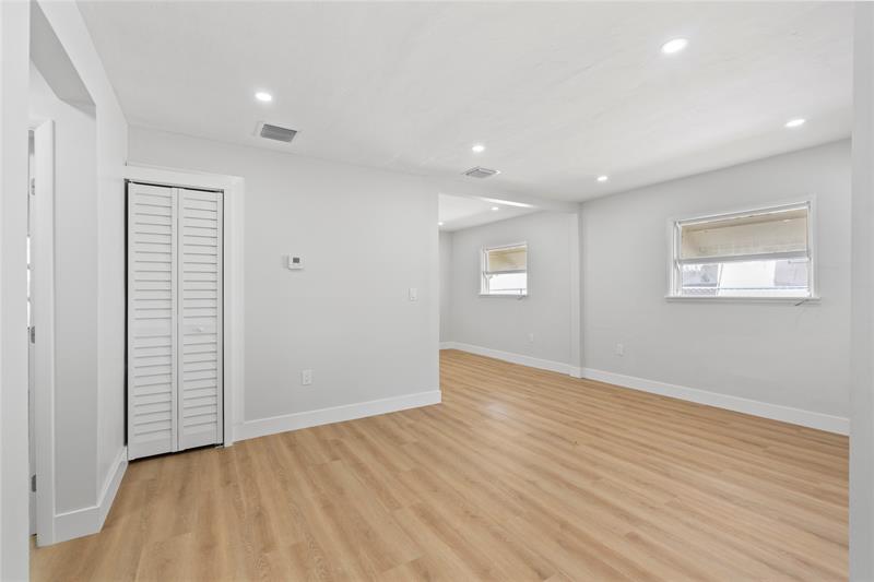 Image 7 of 17 For 1946 Rodman St