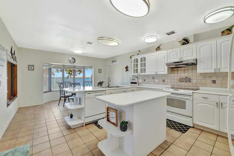 Image 14 of 41 For 1701 Bayshore Dr