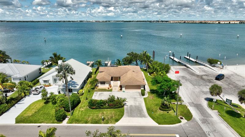 Image 5 of 41 For 1701 Bayshore Dr
