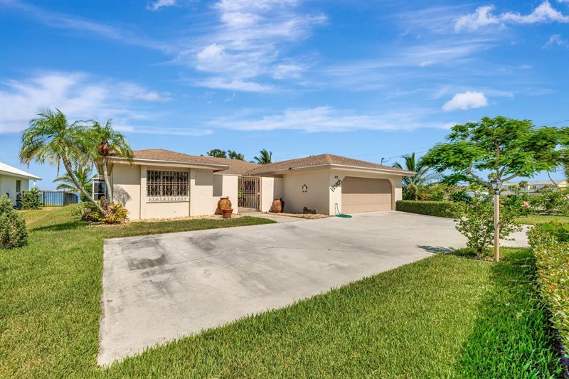 Image 7 of 41 For 1701 Bayshore Dr