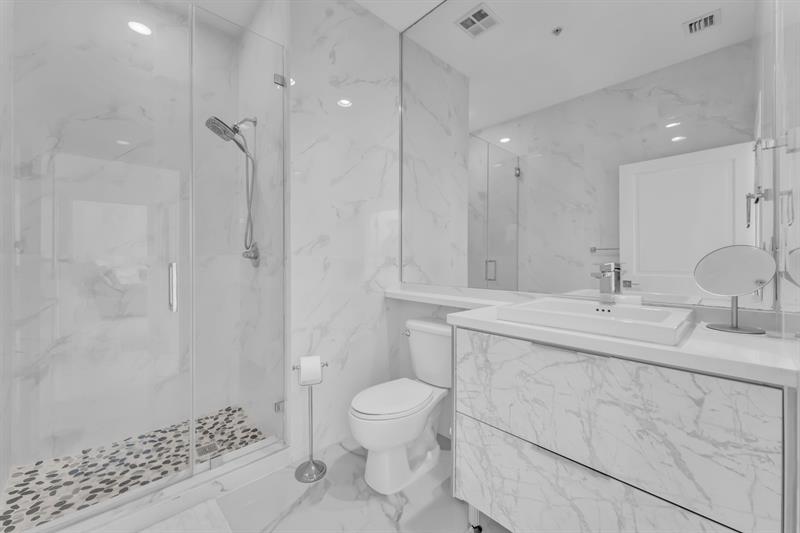 Image 12 of 15 For 325 Biscayne Blvd  Uph-14