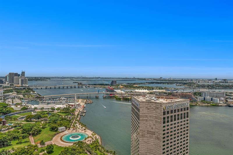 Image 4 of 15 For 325 Biscayne Blvd  Uph-14