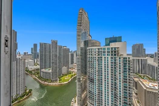 Image 6 of 15 For 325 Biscayne Blvd  Uph-14
