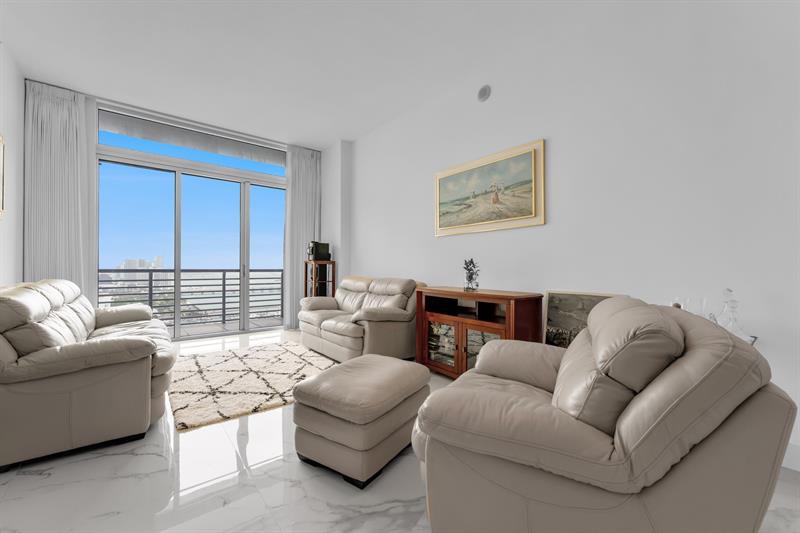 Image 7 of 15 For 325 Biscayne Blvd  Uph-14