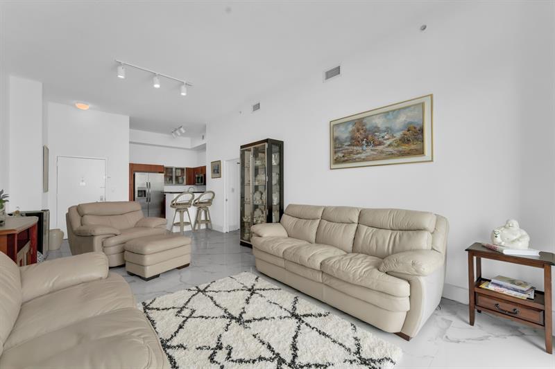 Image 8 of 15 For 325 Biscayne Blvd  Uph-14