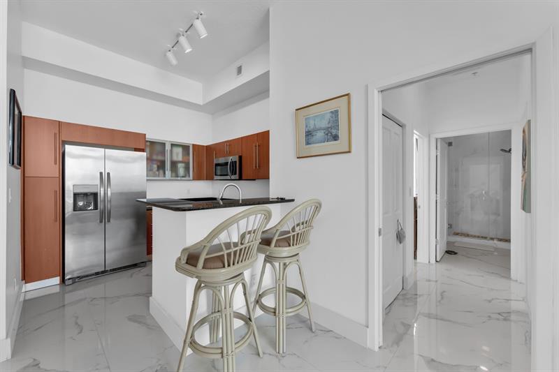 Image 9 of 15 For 325 Biscayne Blvd  Uph-14