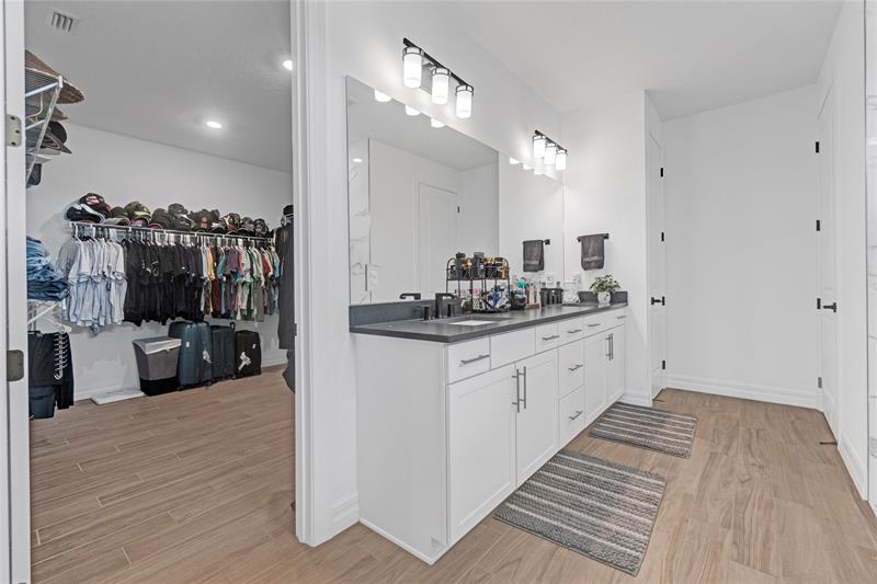 Image 18 of 71 For 4566 Silverwood Ln N