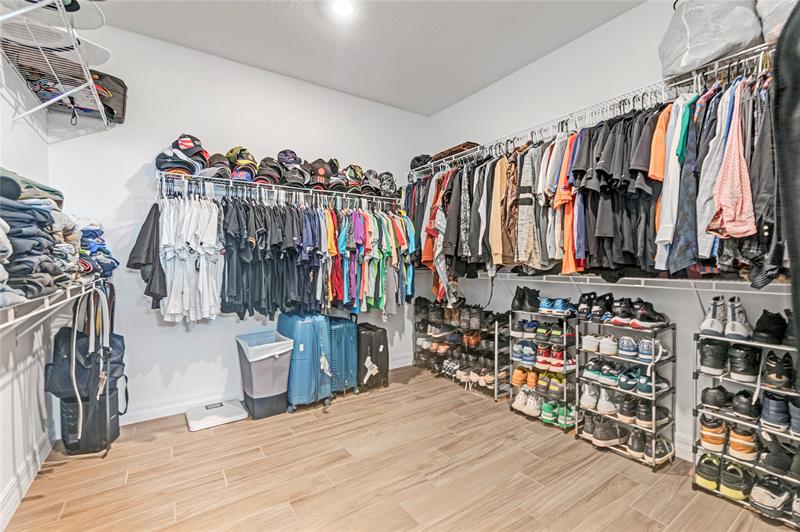 Image 22 of 71 For 4566 Silverwood Ln N