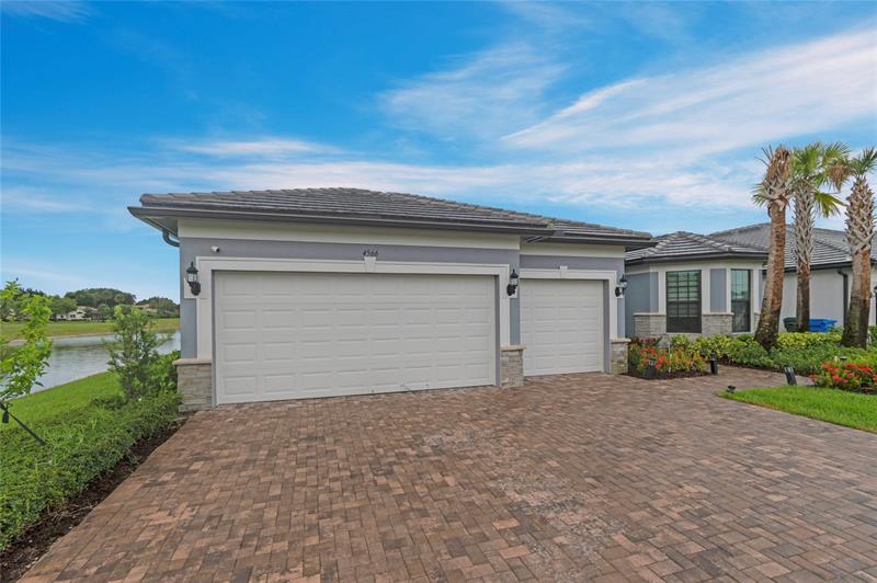 Image 5 of 71 For 4566 Silverwood Ln N