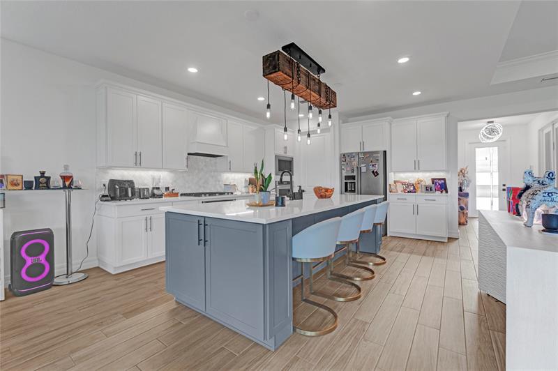 Image 8 of 71 For 4566 Silverwood Ln N