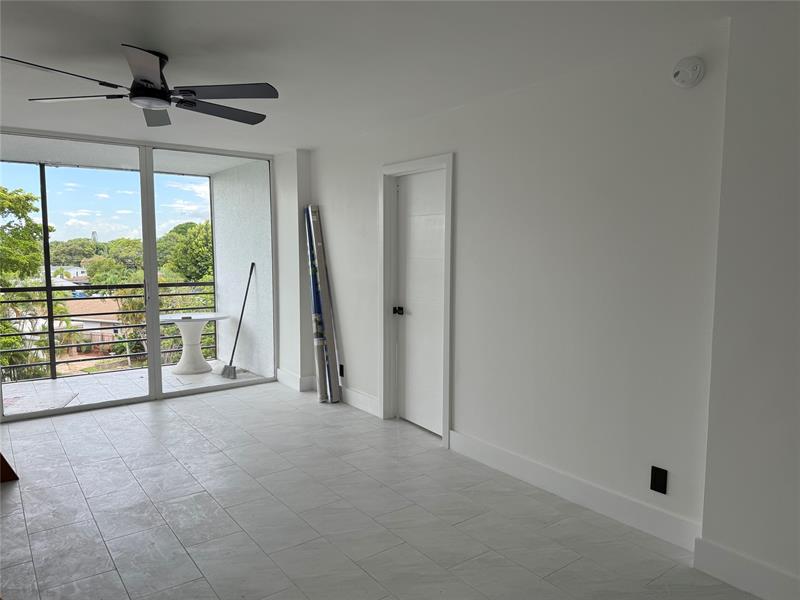 Image 10 of 21 For 112 Royal Park Dr  4b