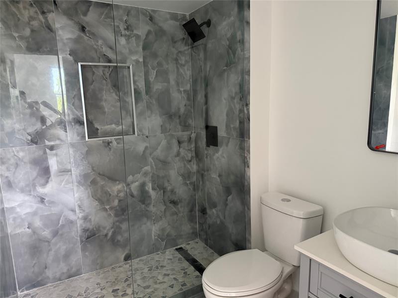 Image 12 of 21 For 112 Royal Park Dr  4b