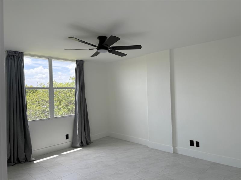 Image 14 of 21 For 112 Royal Park Dr  4b