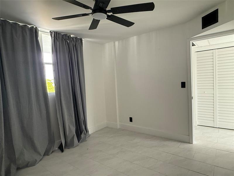 Image 17 of 21 For 112 Royal Park Dr  4b