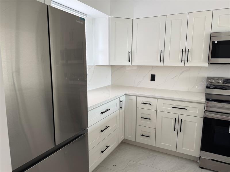 Image 3 of 21 For 112 Royal Park Dr  4b