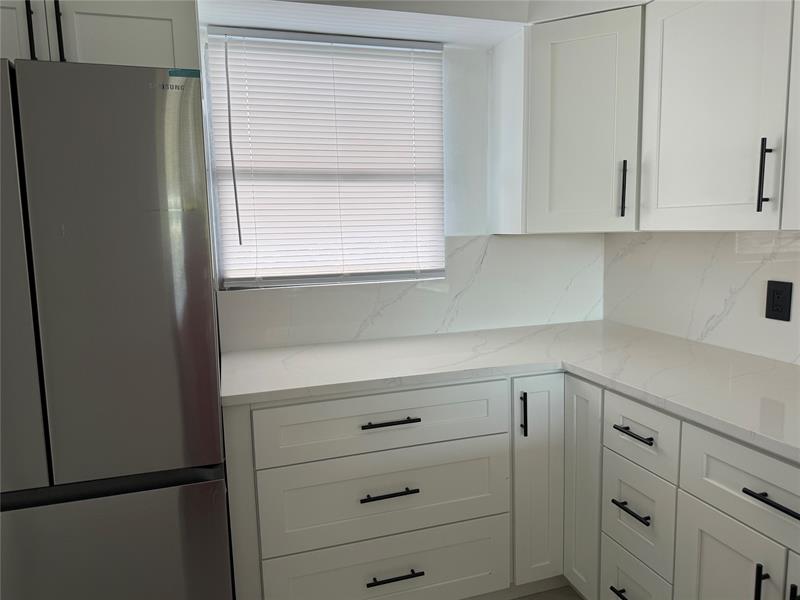 Image 6 of 21 For 112 Royal Park Dr  4b