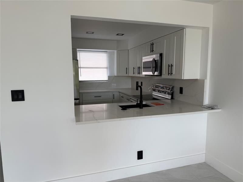 Image 8 of 21 For 112 Royal Park Dr  4b