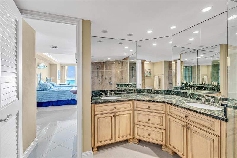 Image 18 of 29 For 2100 Ocean Ln  411