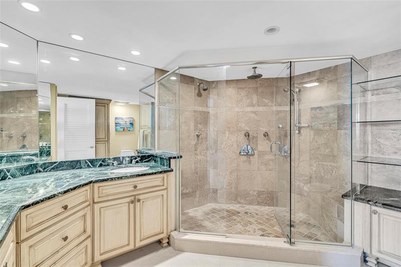 Image 19 of 29 For 2100 Ocean Ln  411