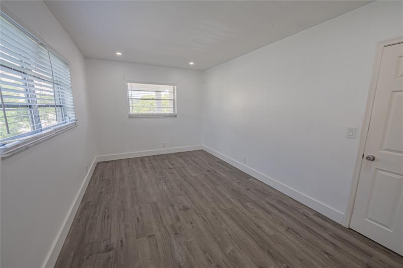 Image 17 of 58 For 2100 Diana Dr  310