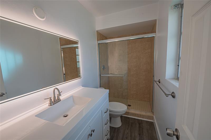 Image 20 of 58 For 2100 Diana Dr  310