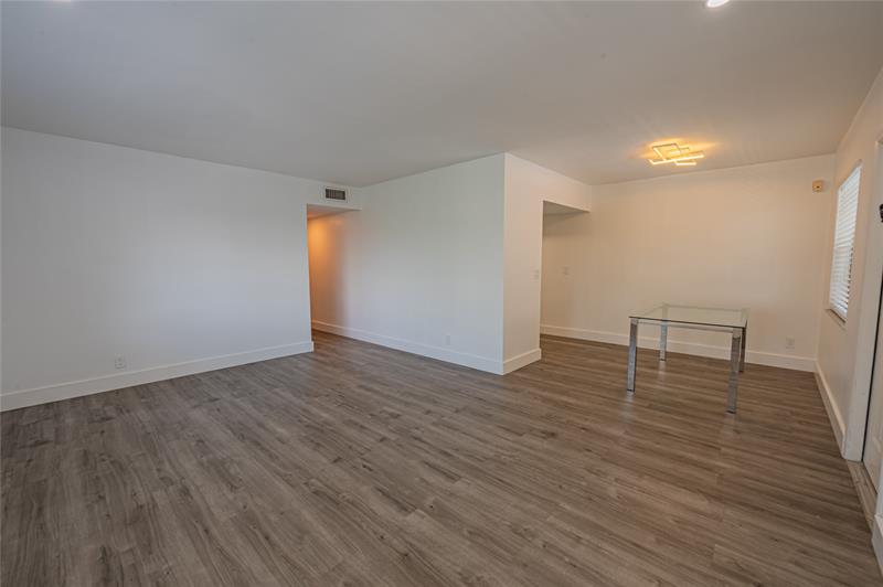 Image 37 of 58 For 2100 Diana Dr  310