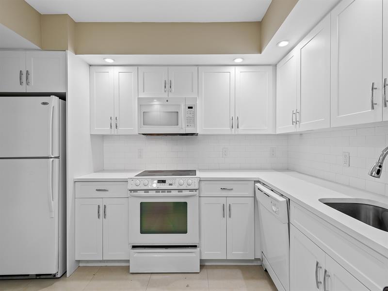 Image 10 of 39 For 4100 Galt Ocean Drive  109