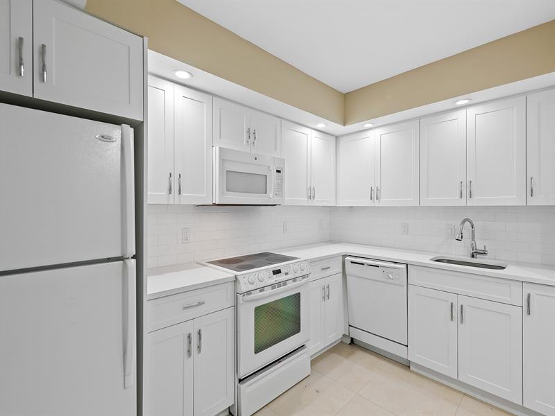 Image 11 of 39 For 4100 Galt Ocean Drive  109