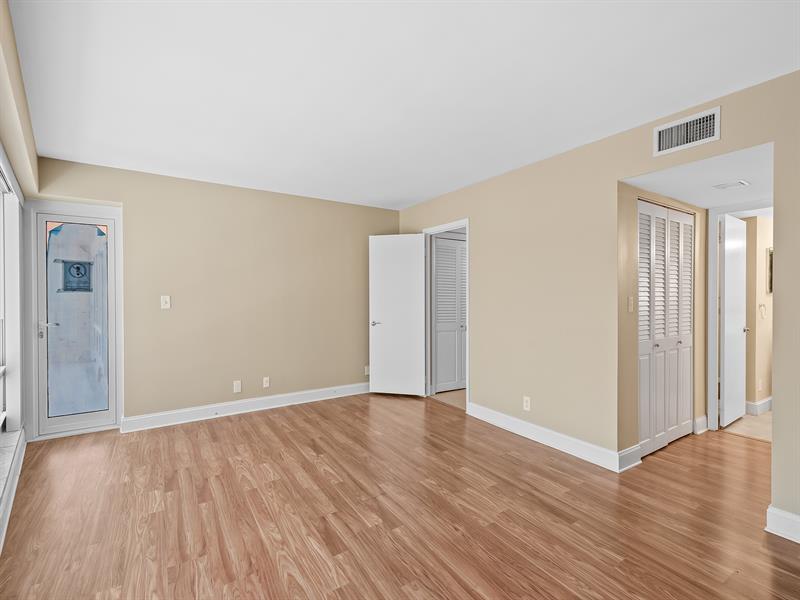 Image 14 of 39 For 4100 Galt Ocean Drive  109