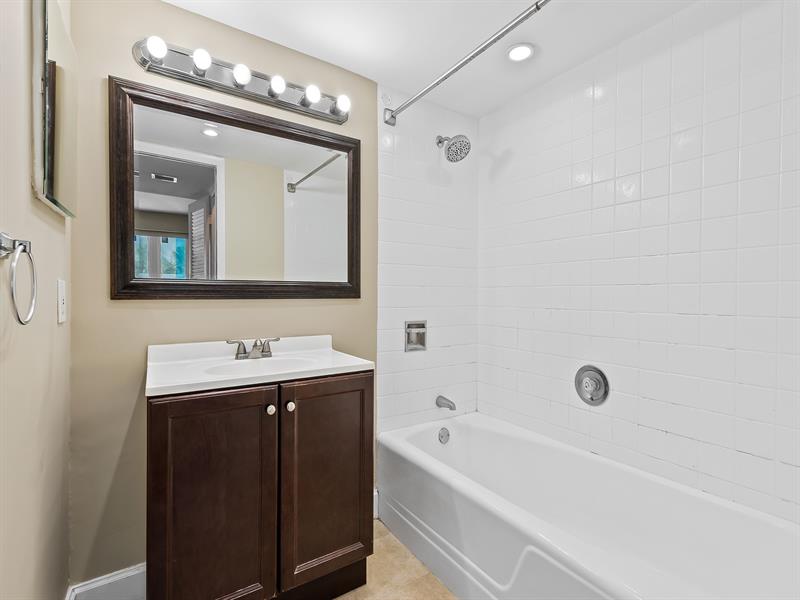 Image 18 of 39 For 4100 Galt Ocean Drive  109