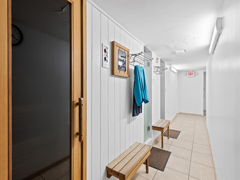 Image 31 of 39 For 4100 Galt Ocean Drive  109