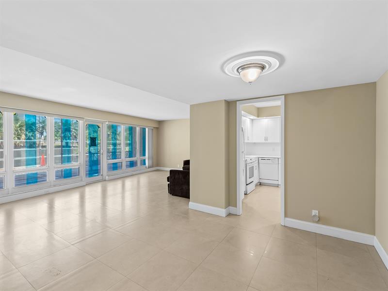 Image 7 of 39 For 4100 Galt Ocean Drive  109