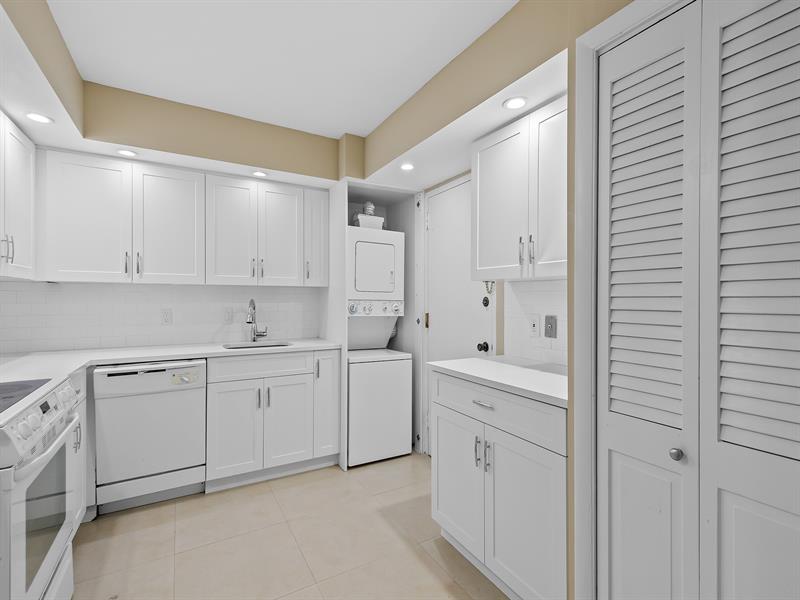 Image 9 of 39 For 4100 Galt Ocean Drive  109