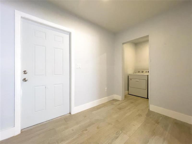 Image 21 of 29 For 833 7th St  