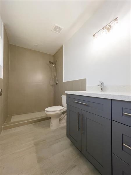 Image 3 of 29 For 833 7th St  