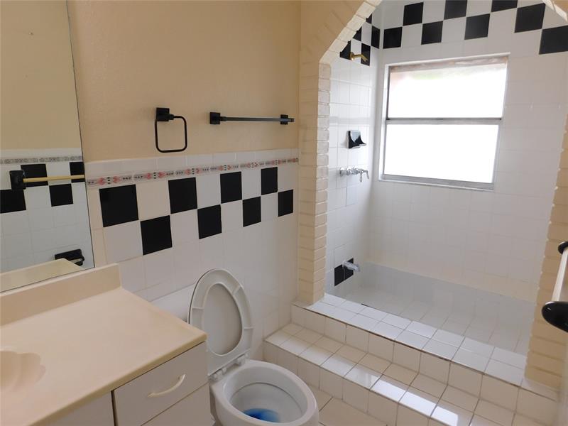 Image 11 of 32 For 836 80th Ave