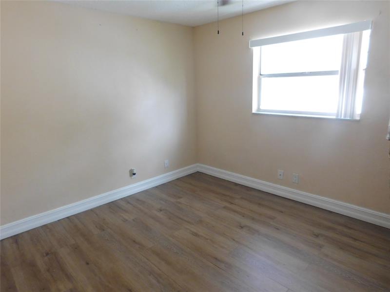 Image 8 of 32 For 836 80th Ave