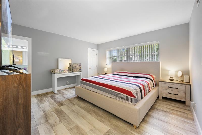 Image 30 of 51 For 1336 Funston St