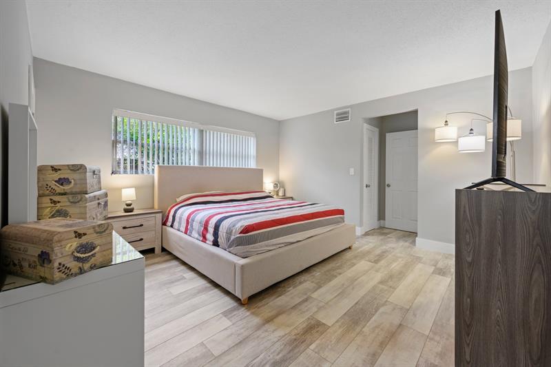 Image 31 of 51 For 1336 Funston St